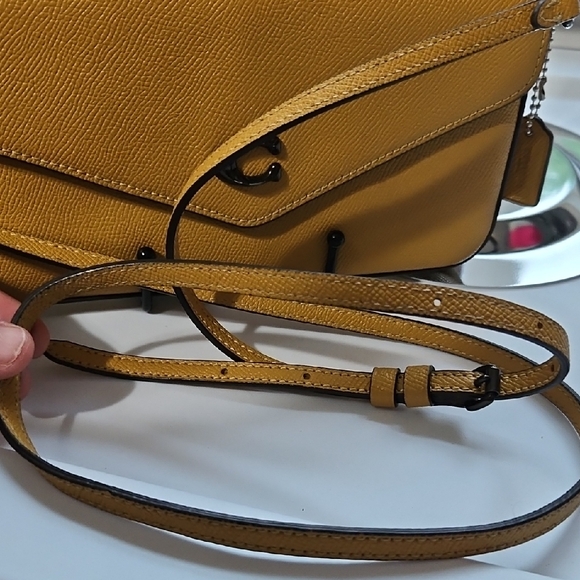 Coach EUC Mustard Yellow Envelope Crossbody Bag, Gun Metal Hardware - Picture 13 of 13